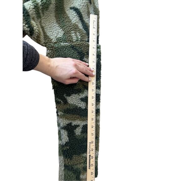 J. Crew Vintage Fleece Camo Printed Sherpa Jacket size XS Pullover - Picture 9 of 12